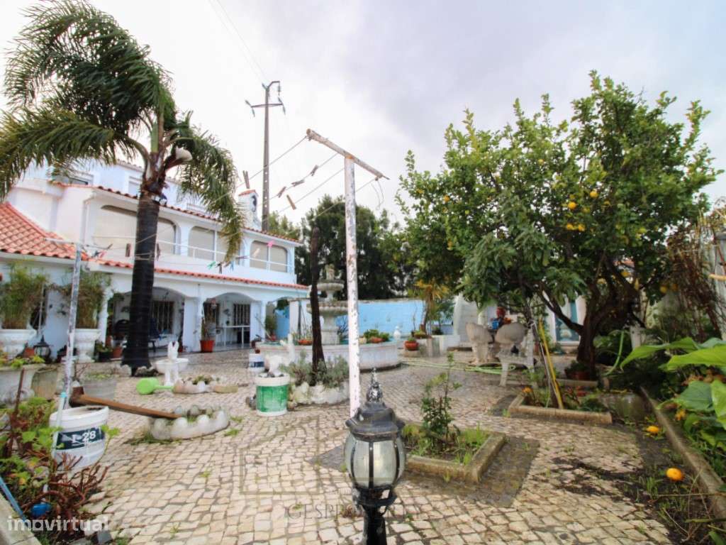 Moradia Isolada - inserida em Lote de 420m2 - Vale Cavala - Grande imagem: 3/23