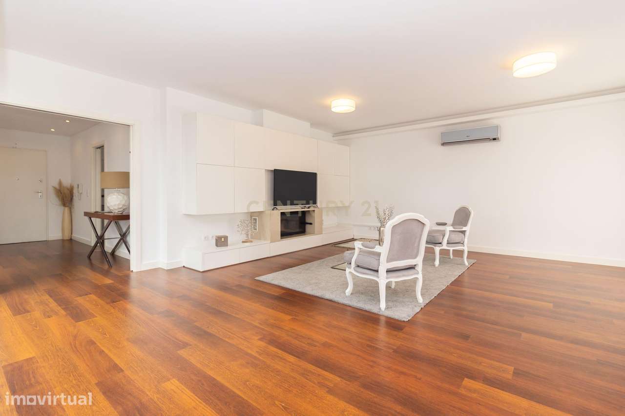 Moradia T6 independente em Barcarena - Qualidade e sofisticação numa s - Grande imagem: 2/51