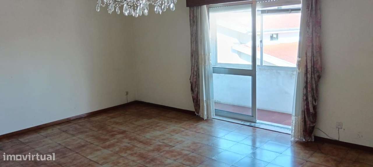 Apartamento T3 com 3 Frentes e Garagem – Rio Tinto, junto ao Metro - Grande imagem: 4/27