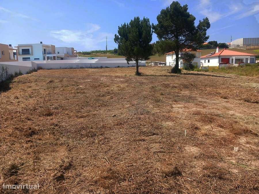 Terreno urbanizável, com vista excepcional, bom acesso, Miragaia-1