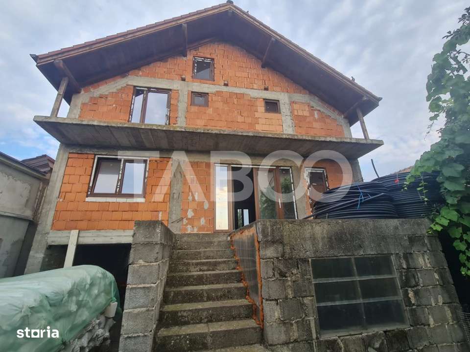 Casa la rosu de vanzare in Sebes-Lancram judetul Alba - Imagine principală: 4/16