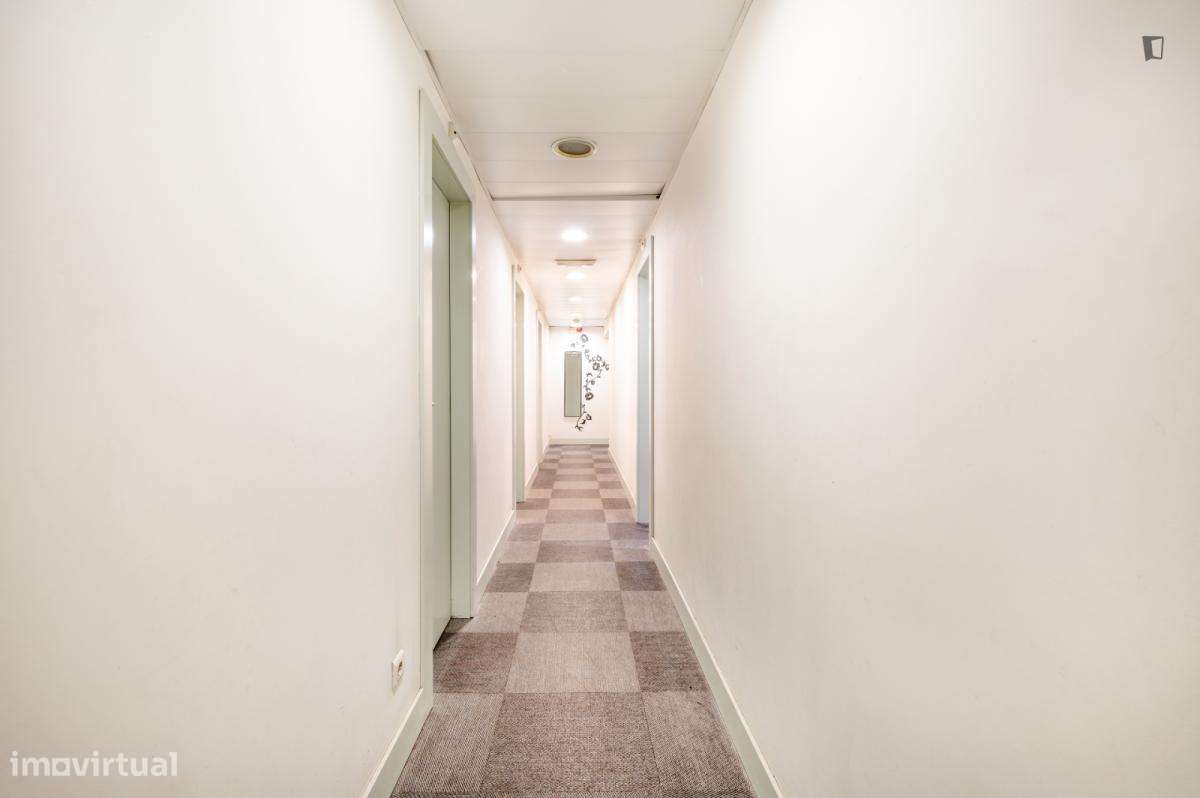 Quarto - localizado em Lisbon - Grande imagem: 2/10