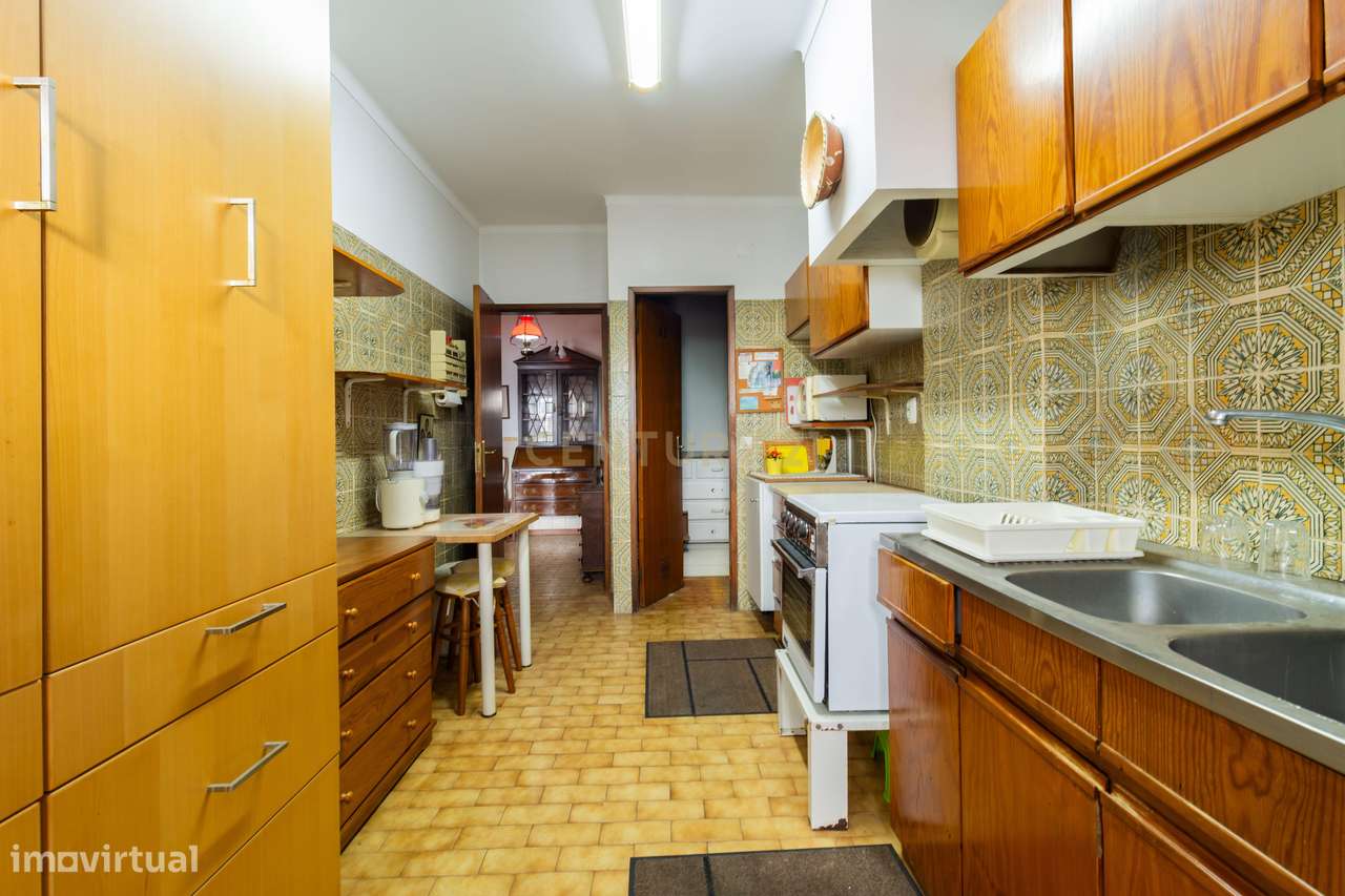 Apartamento T3 em prédio com elevador no Centro de Alcobaça - Grande imagem: 4/14