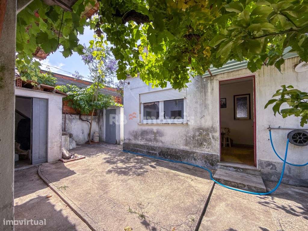Moradia T3 com espaço exterior no centro de Vila Nova da Barquinha-43