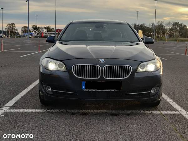 BMW Seria 5 550i - 2