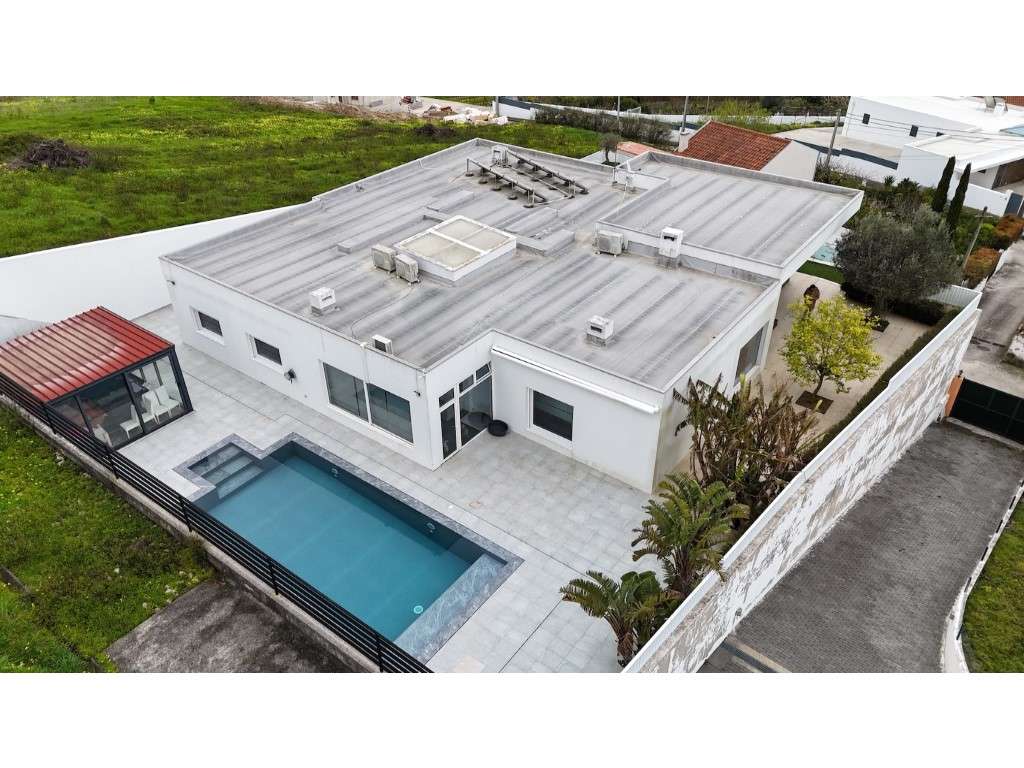 Excelente Moradia Quintinha Com Piscina Com 2392M2 De Area De Te