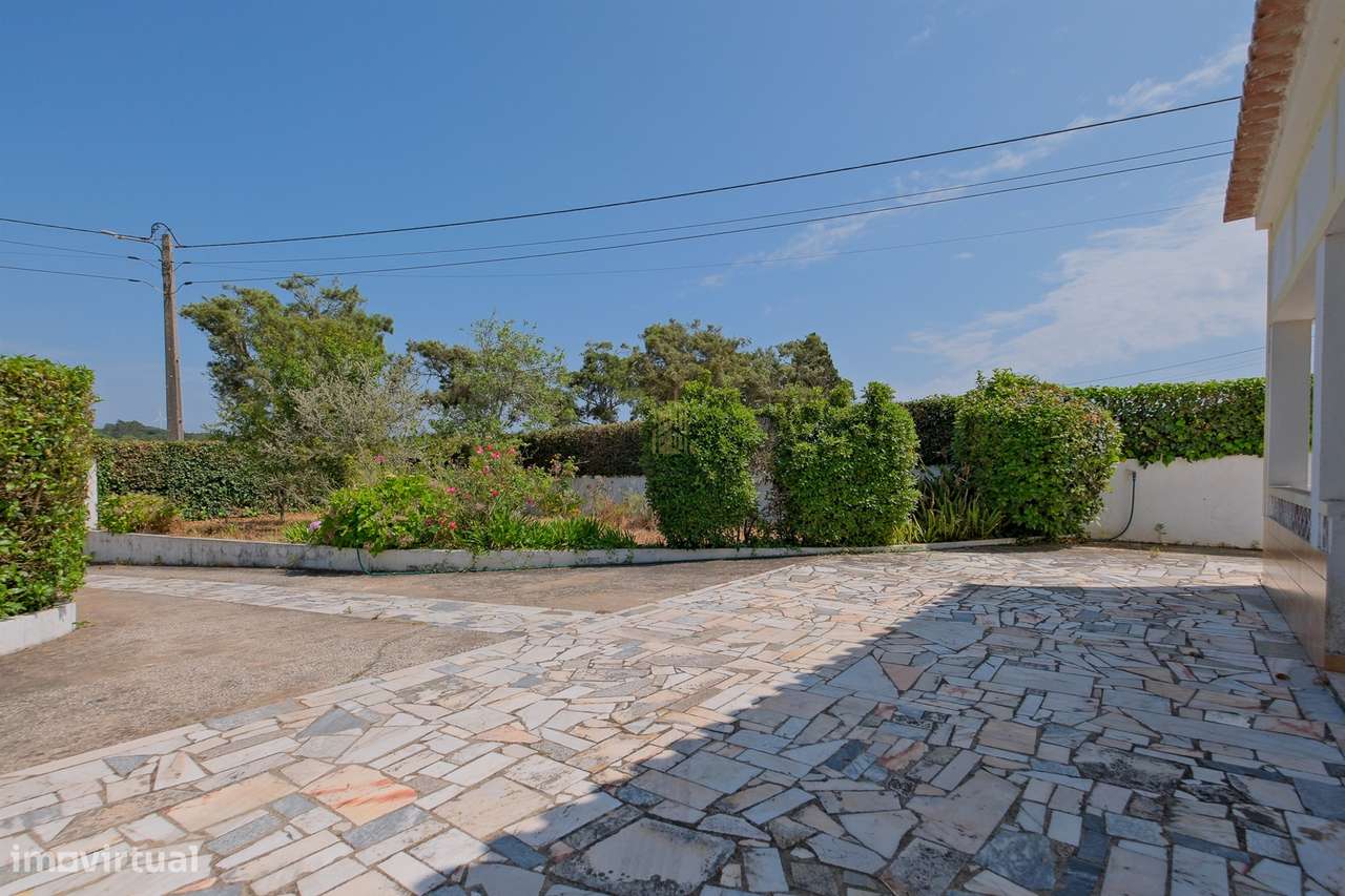 Moradia Térrea T3 com terreno de 8250m2 em Bordeira, Aljezur - Grande imagem: 5/37
