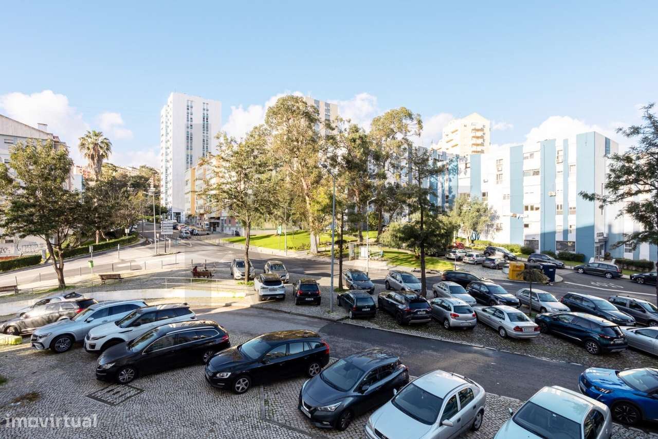 Apartamento T2 em Odivelas com Terraço-10