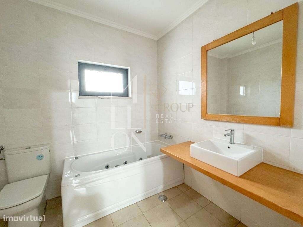 MORADIA T5 RENOVADA | GARAGEM 100 m2 | PRONTA A HABITAR – FEIJÓ-37