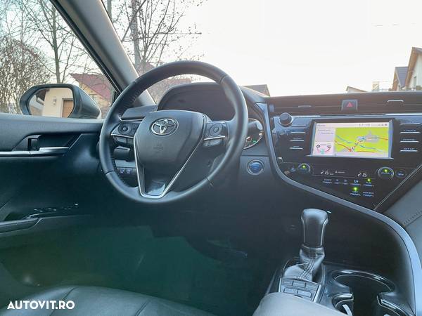Toyota Camry Executive - 28