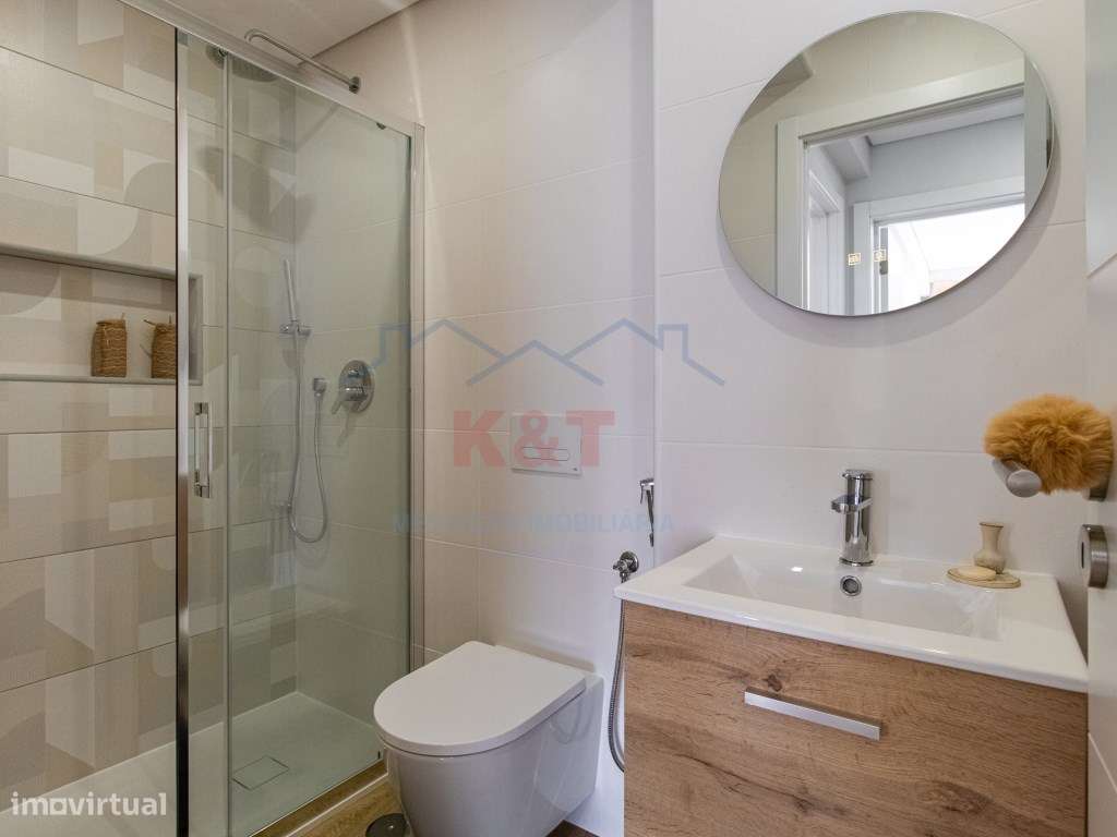 T2 na Praia da Rocha totalmente Remodelado-13