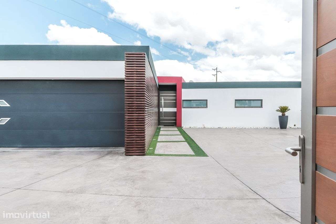 Moradia T3+1 com piscina, garagem e quintal - Grande imagem: 5/59