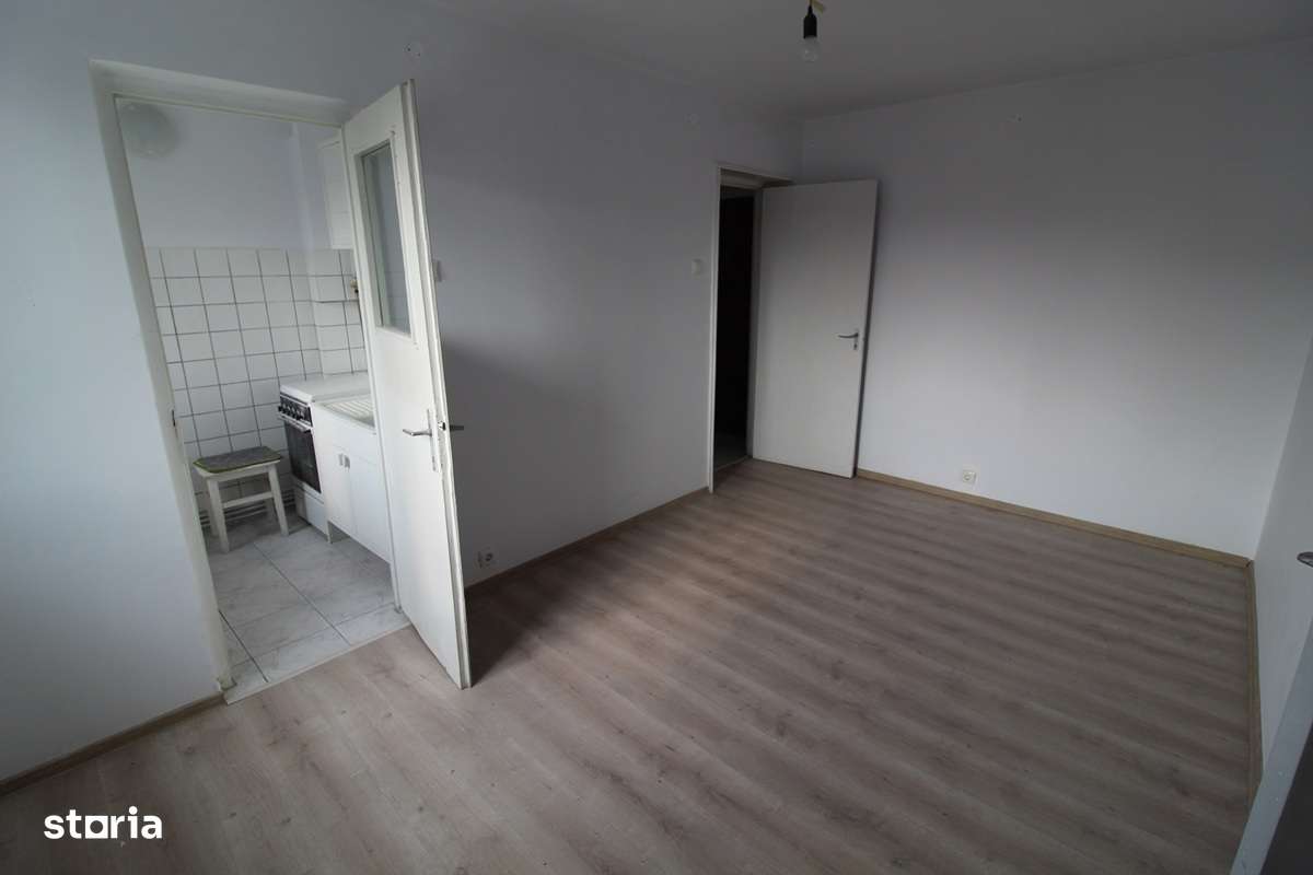 Vând apartament 2 camere în Hunedoara, zona Micro3-Piața Dunărea, et.3 - Imagine principală: 2/6