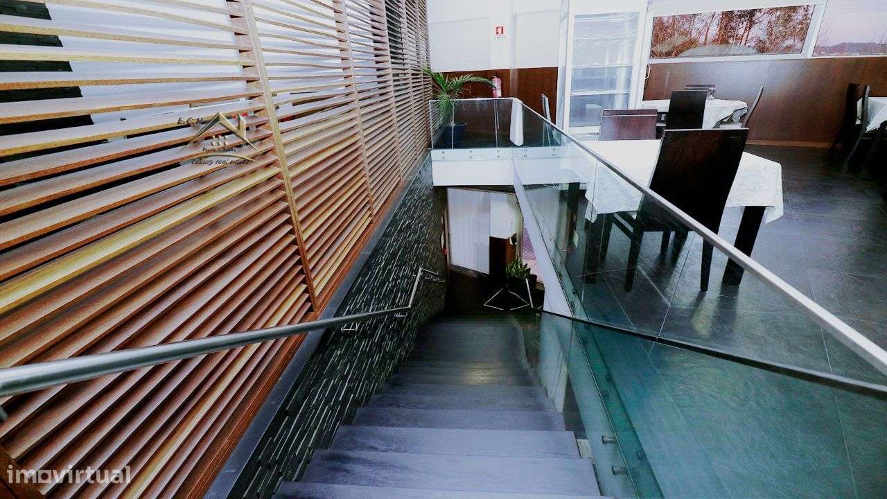 Restaurante "Castelo da Maia" Localizado em Zona Industrial,-24