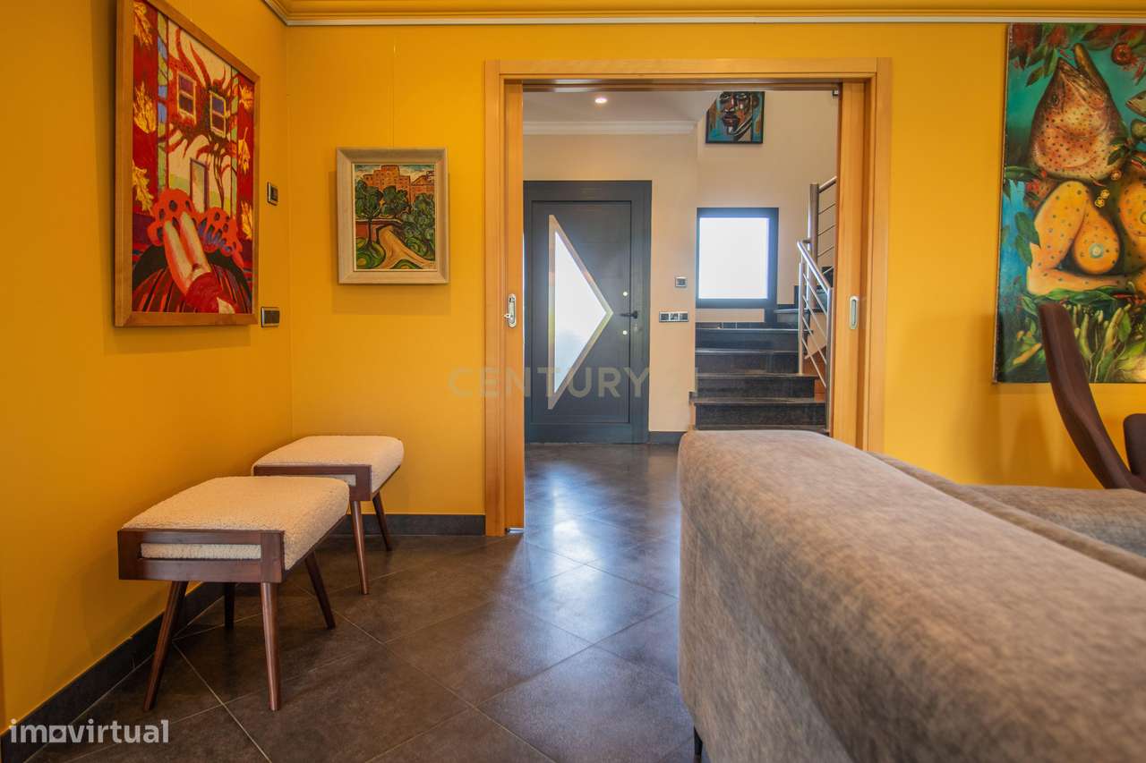 Moradia isolada com piscina e total privacidade, a 5 minutos da A17, M-7