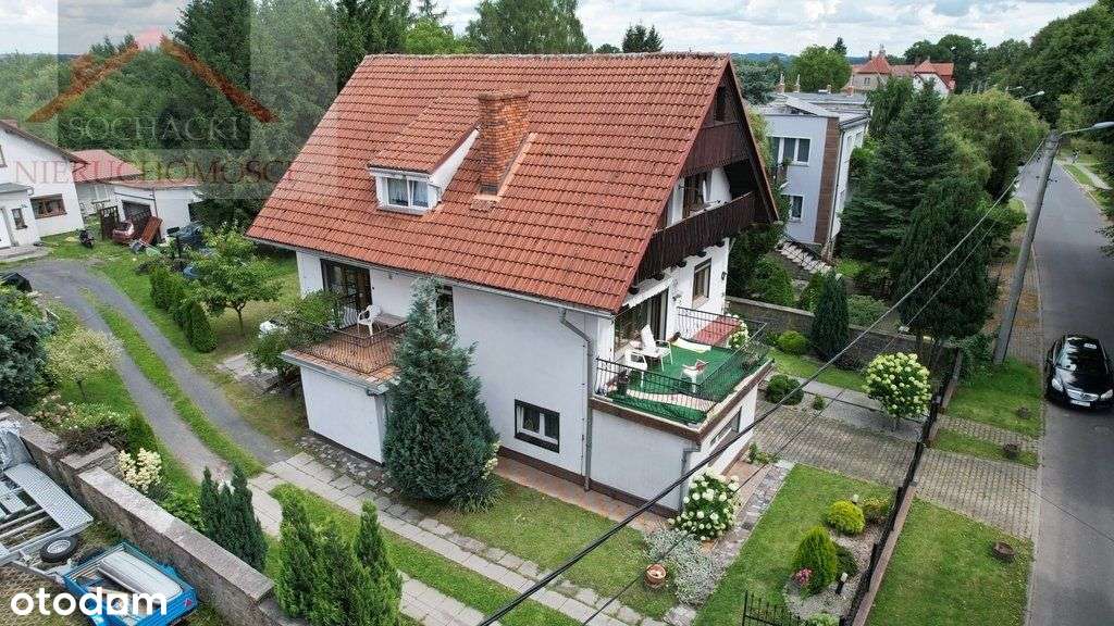 Duży dom w spokojnej okolicy-1