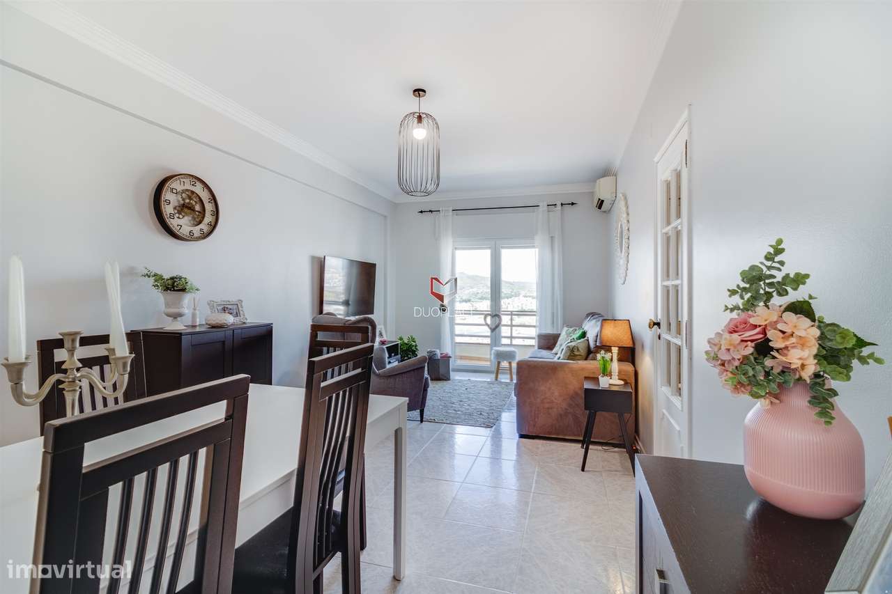 T2 com Vista Deslumbrante no Coração de Setúbal – 7º Andar com Elevado-3