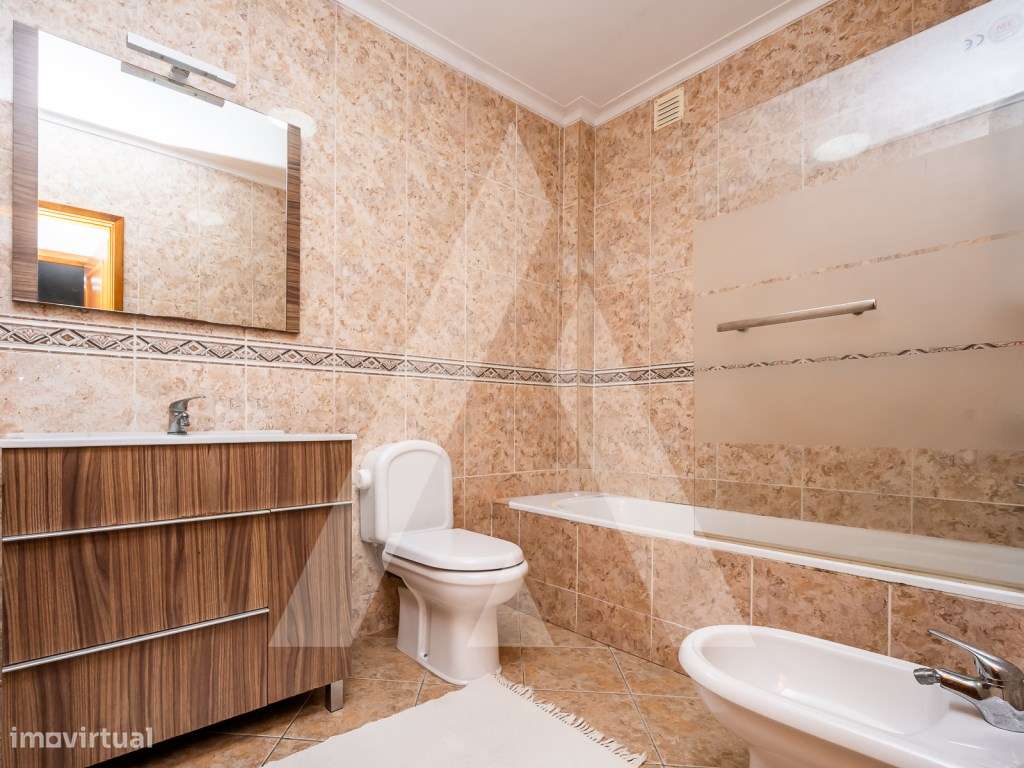 Apartamento T2 no Último Piso com Garagem Fechada - A 5 min de Sant...-14