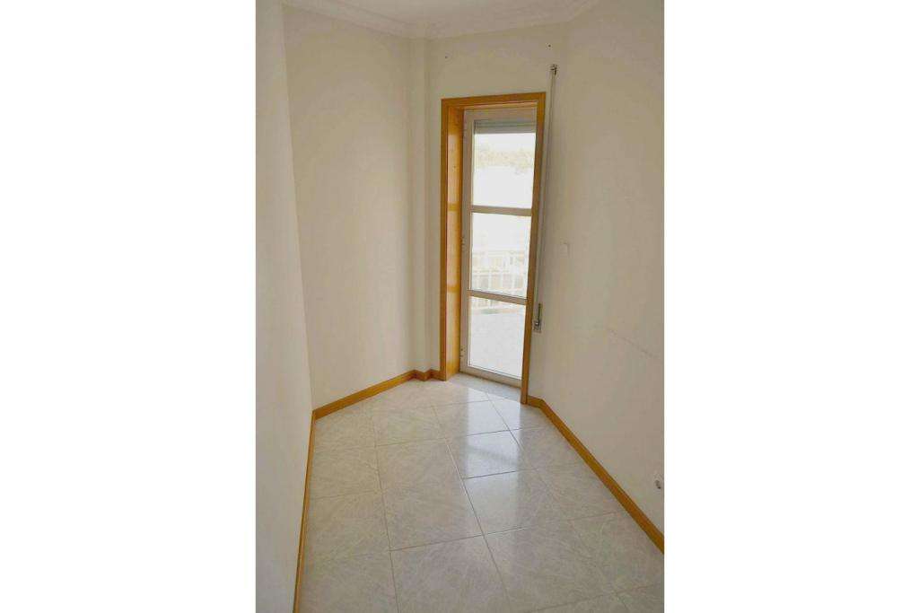 Apartamento - T2 com Garagem na Amorosa - Grande imagem: 5/7