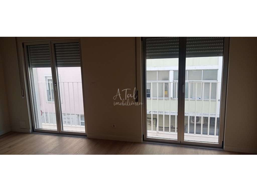Apartamento T2 Moscavide praticamente novo, 3 parqueamentos e arrec... - Grande imagem: 4/17