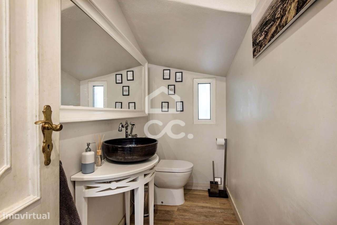 Moradia T4 independente com piscina e terreno em Alcantarilha-12