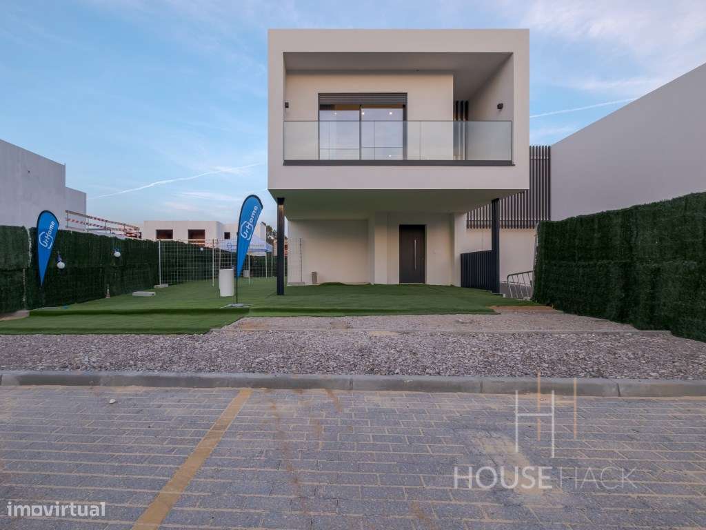 Moradias Geminadas T3 com Piscina Privativa-26