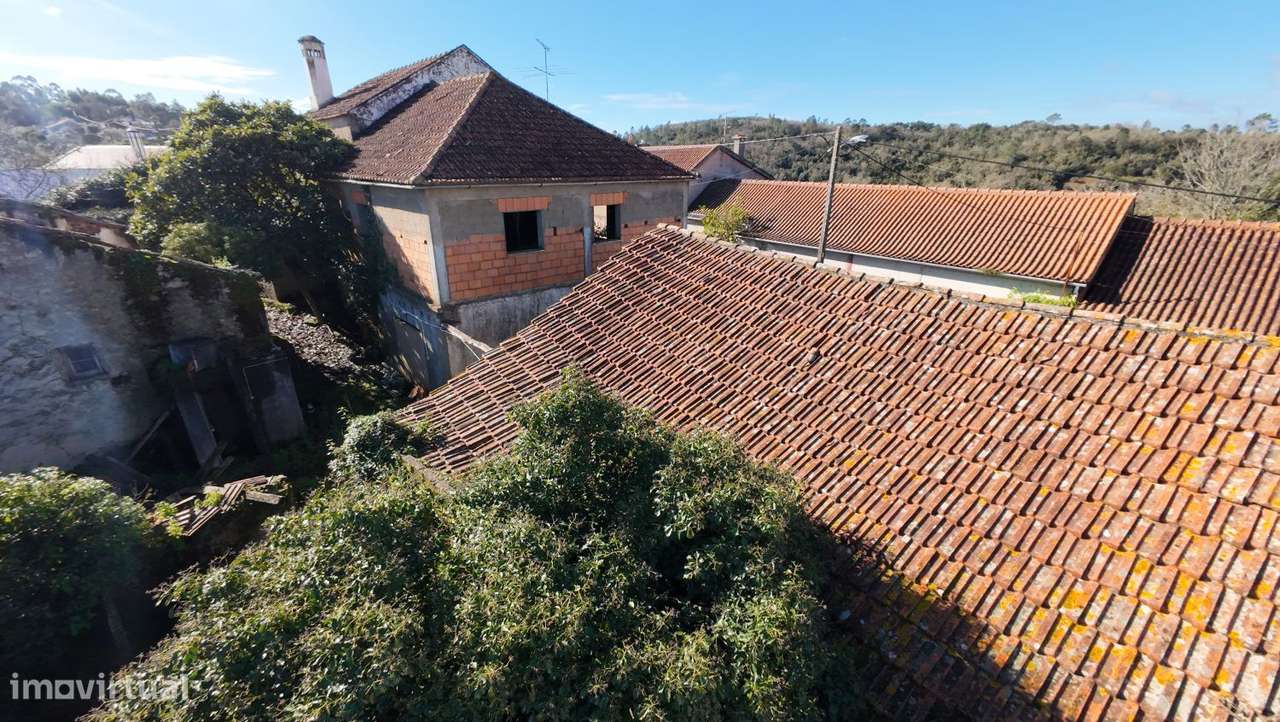 Quinta para restaurar na freguesia de Chãos-50