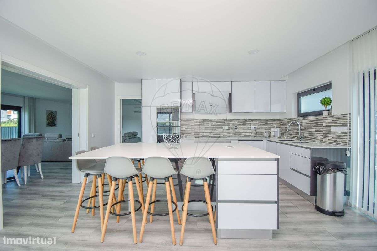 Moradia T5 para venda-16