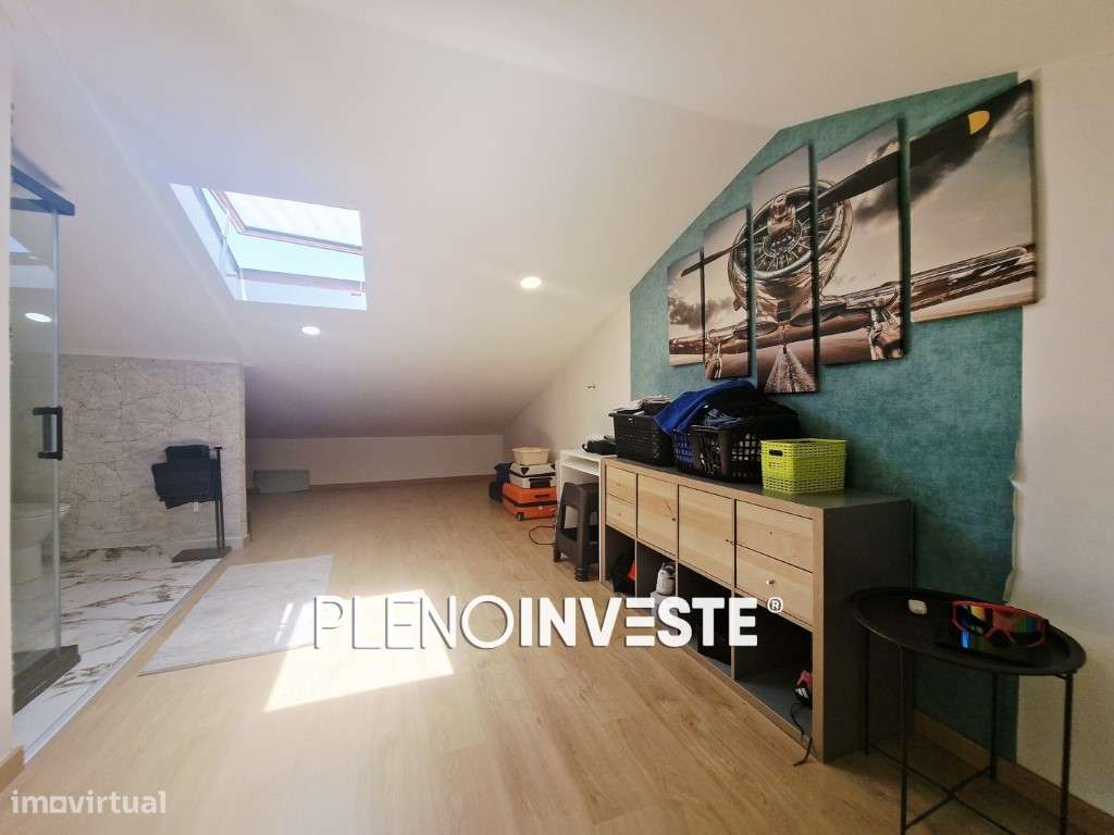 Moradia T3 com sótão aproveitado na Quinta do Conde-30