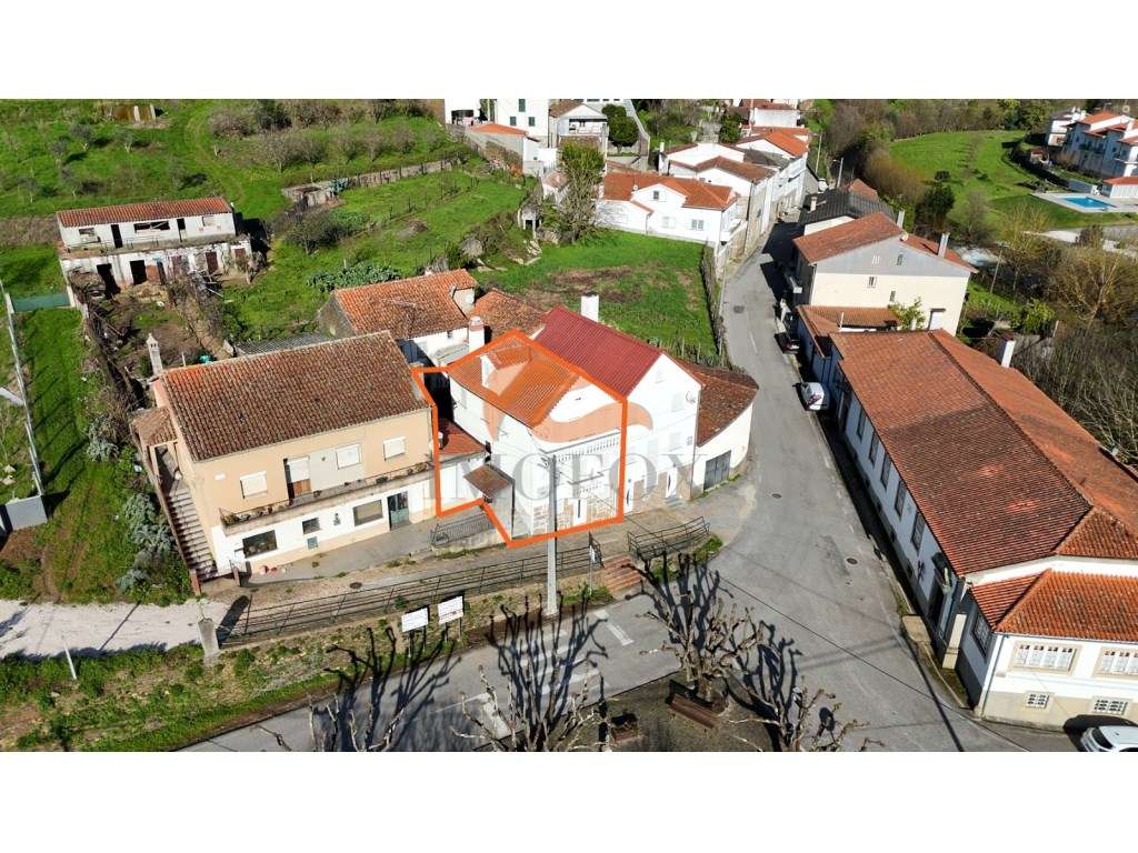Casa de aldeia com 4 quartos e Alojamento Local ainda a funcionar e...-18