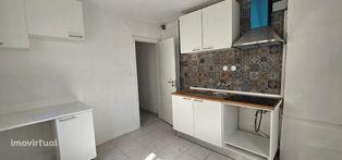 Apartamento t1 1º andar em remodelação total em Baixa da Banheira