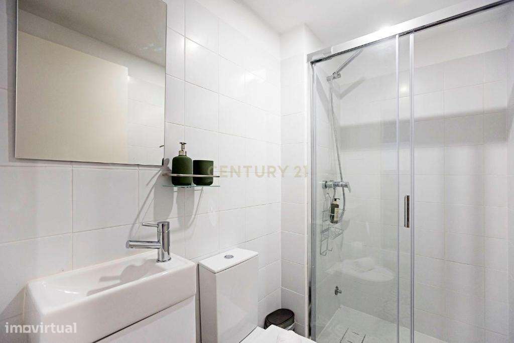 Prédio totalmente reabilitado com 5 apartamentos T0, no Centro Históri-9