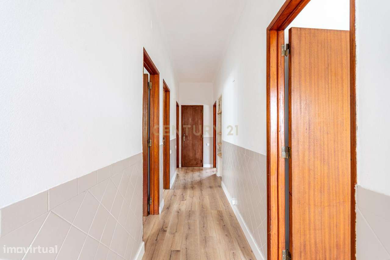 T2 em andar moradia, com espaço exterior no Murtal - Parede - Grande imagem: 4/20