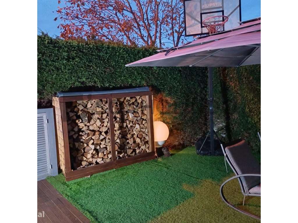 Moradia T4 com piscina de 3 frentes com excelentes áreas, tanto a n...-37