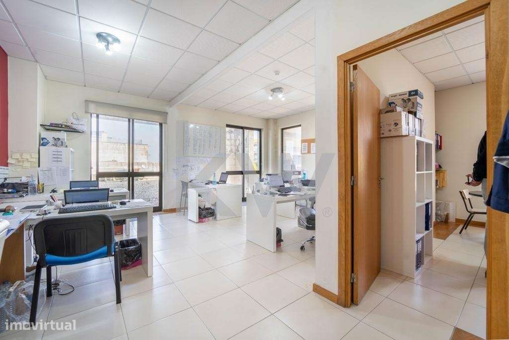 Escritório junto à Rodoviária | Muita luz natural | Para Venda - Grande imagem: 5/20