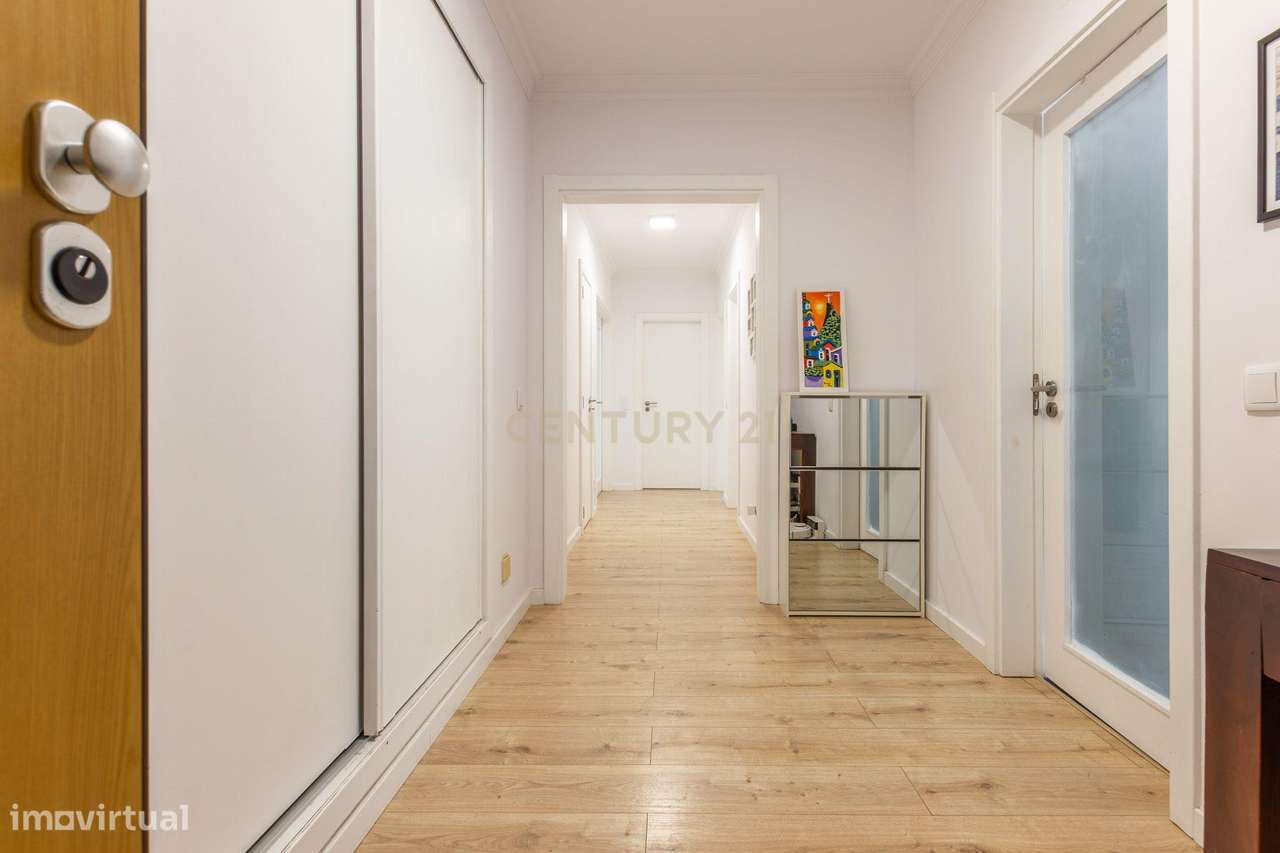 Apartamento T2 Renovado em Azeitão com lugar de parqueamento-19