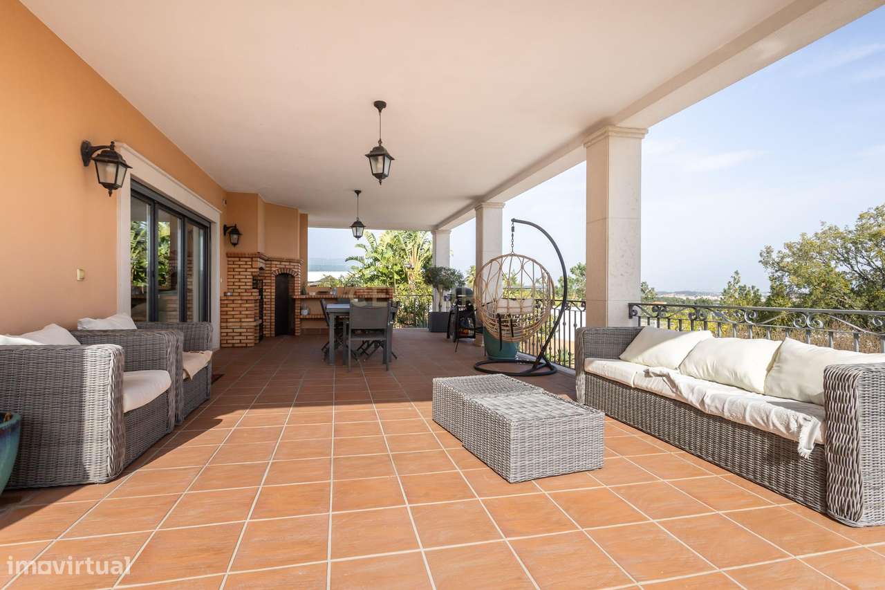 Moradia de Excelência em Vila Alegre | Fernão Ferro com Vista PANORAMI-31