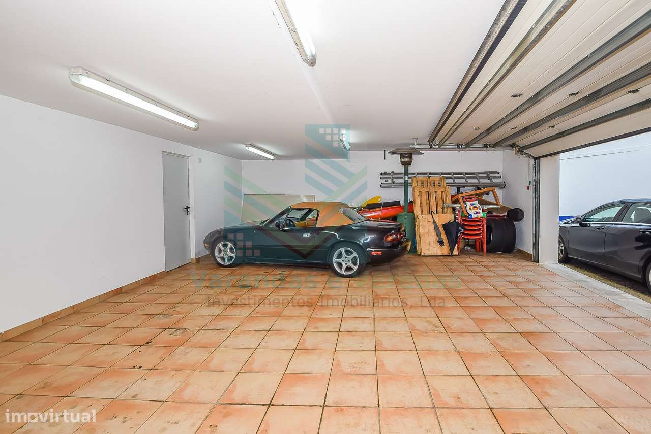 Moradia de luxo T5 com piscina e anexo-47