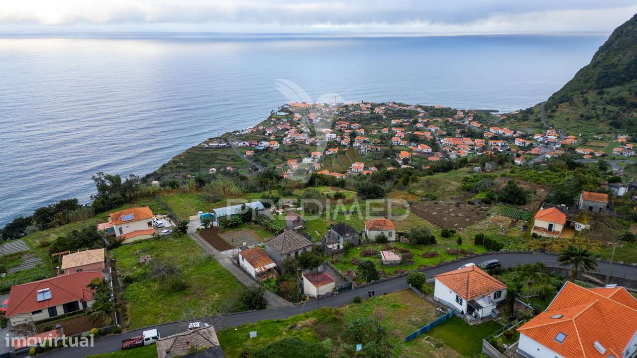 Moradia T2 para Recuperar + Palheiro na Ponta Delgada - Ilha da Mad... - Grande imagem: 4/25