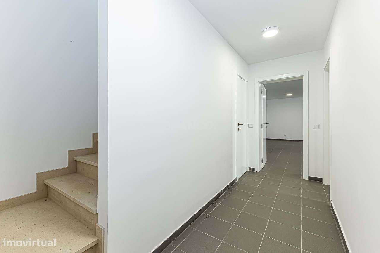 Moradia T3 com piscina e garagem - Mexilhoeira Grande-37