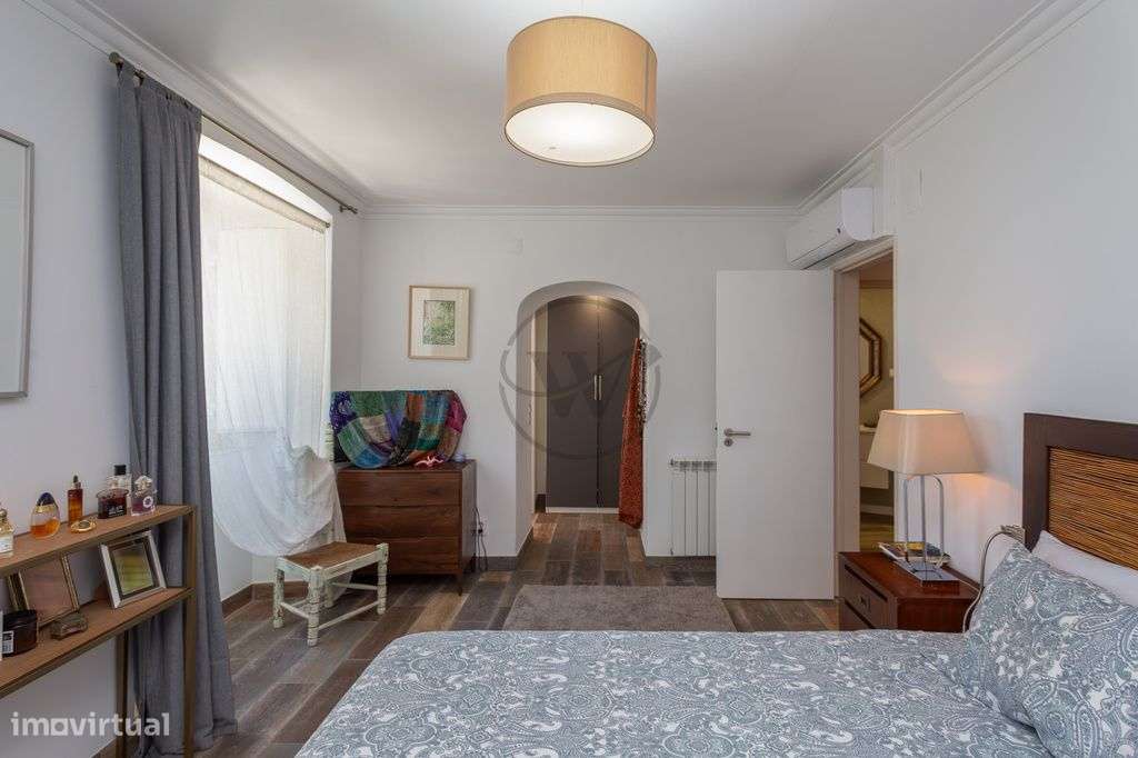 Moradia T5 com jardim e piscina no coração histórico de Azeitão-31