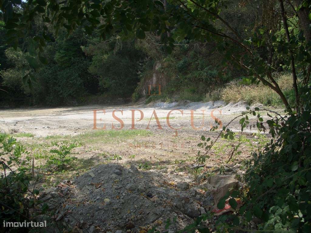 Terreno com viabilidade de construção 3 moradias - Grande imagem: 2/23