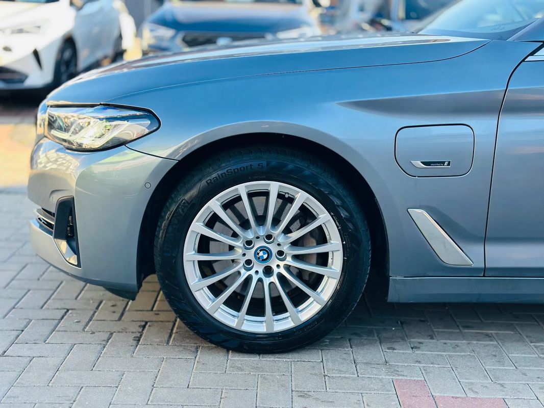 BMW Seria 5 530e xDrive Touring Aut. - 15