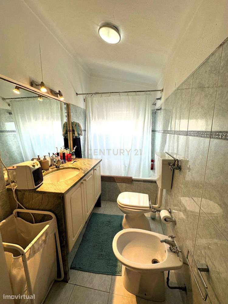 CAPARIDE-Moradia com 3 apartamentos independentes-47