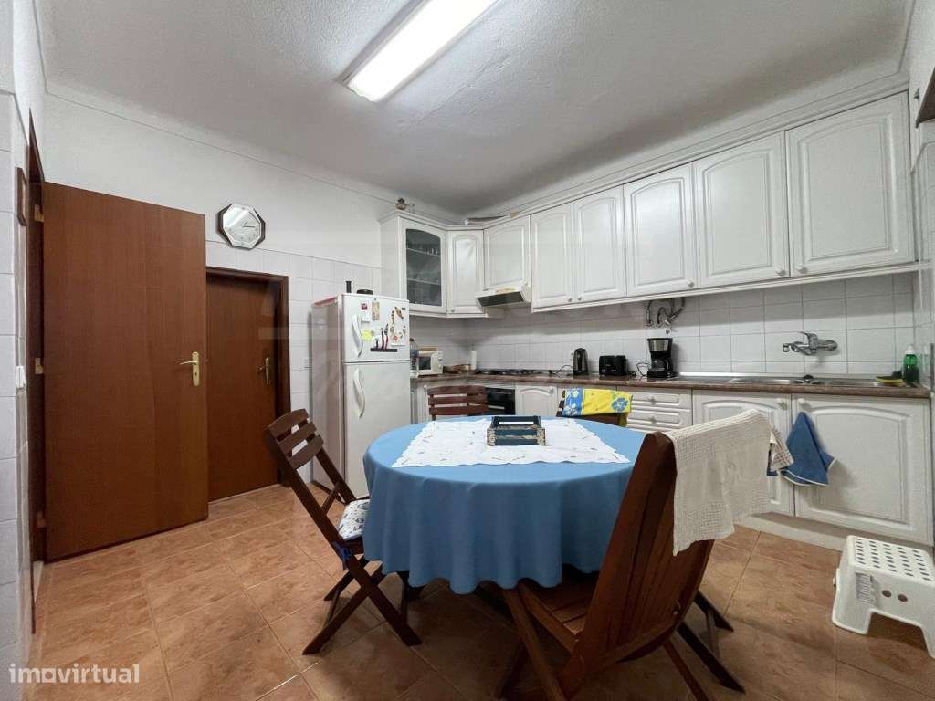 Moradia T4+3 com garagem, terraço e logradouro nas Ermidas-Sado-8