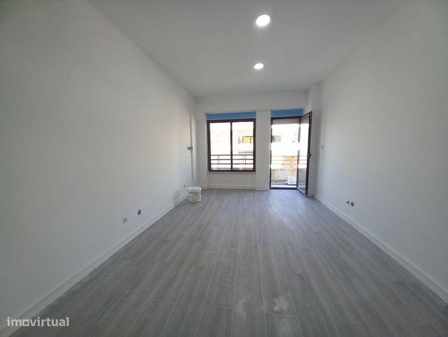 Apartamento Duplex Totalmente Remodelado na Costa da Caparica-2