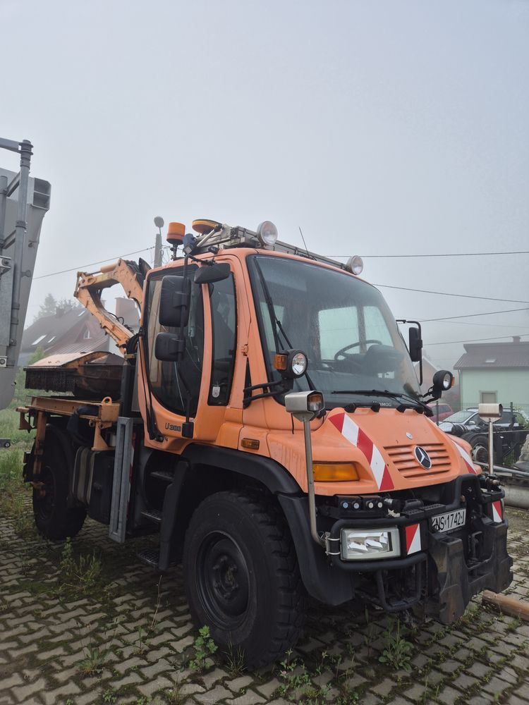 Mercedes-Benz Unimog 2003