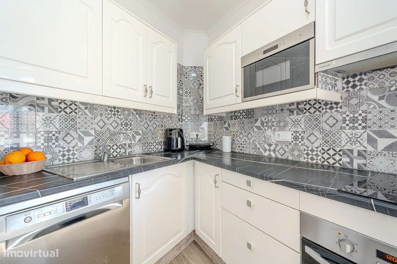 Apartamento T2 remodelado na zona Ribeirinha de Portimão - Grande imagem: 2/28