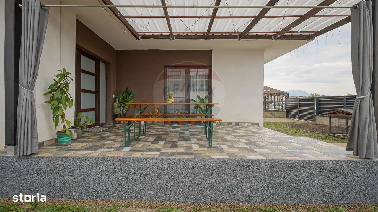 Vilă modernă, cu garaj, panouri și pompă de căldură, Cristian-7