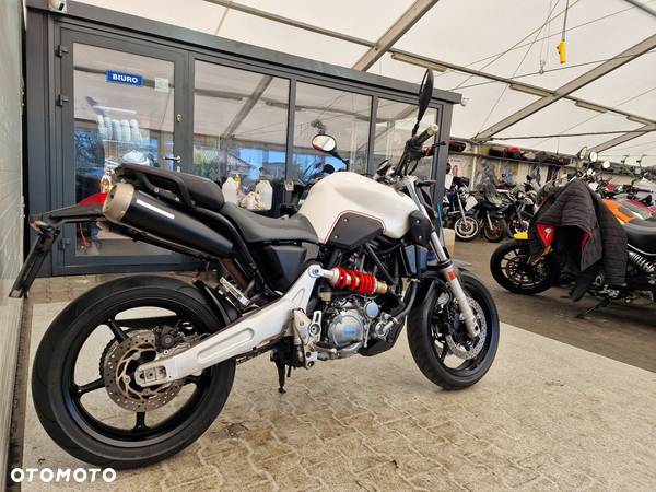 Yamaha MT - 18